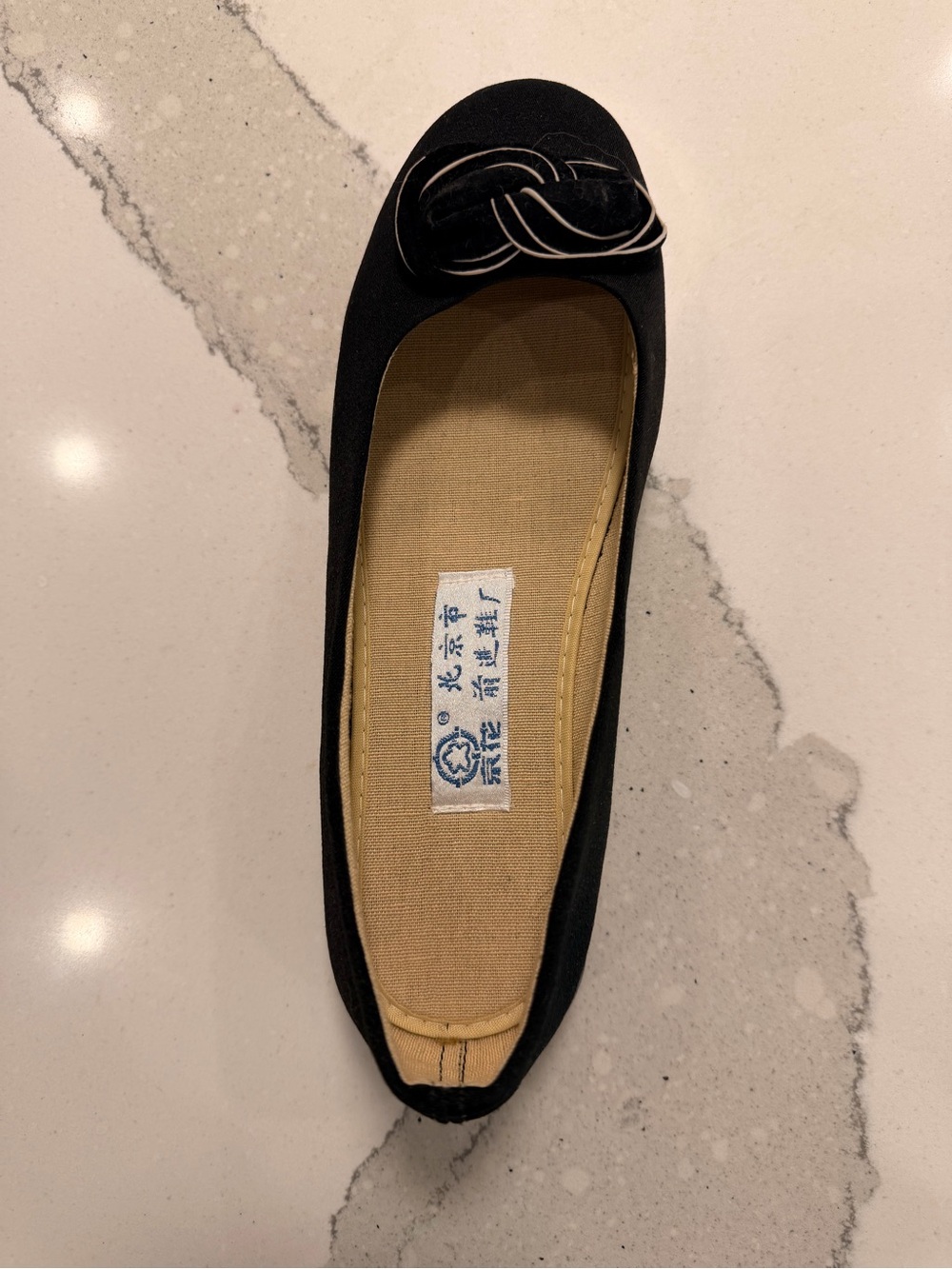 Black Women's Ballet Flat with Decorative Knot